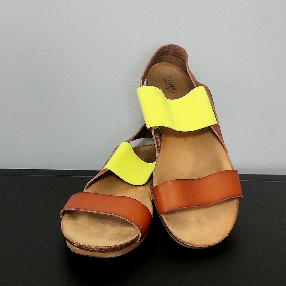 Mossimo sz8 women's neon accent sandals